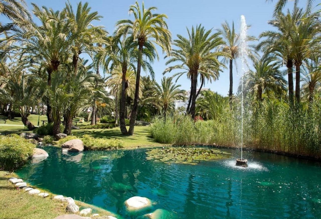 Beachfront Luxury Residence, Playas Del Duque, Puerto Banus, Appartement *
